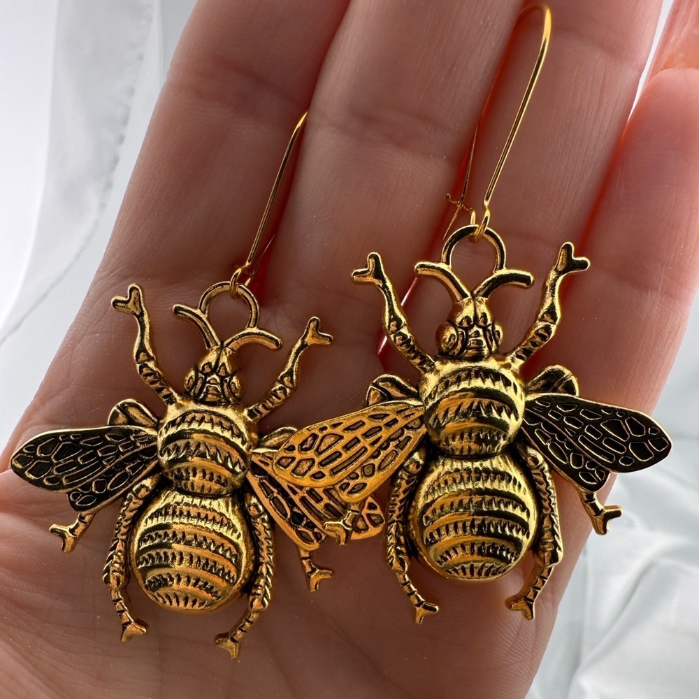 New! 🎁 Gold Honey bee vintage color Dangle Earrings - Picture 6 of 10